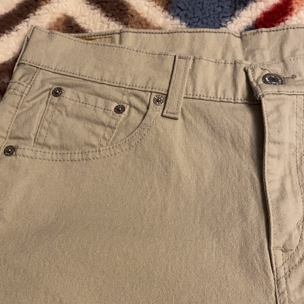 Levi’s Capri’s - Picture 4 of 15
